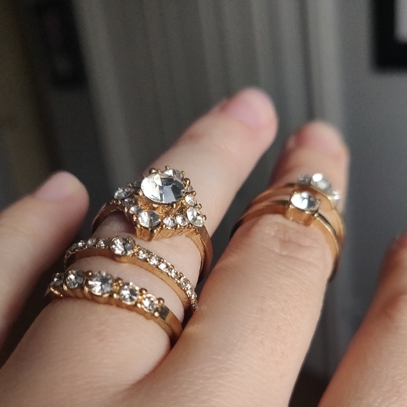 Gold rings stack of 5 - Picture 3 of 5